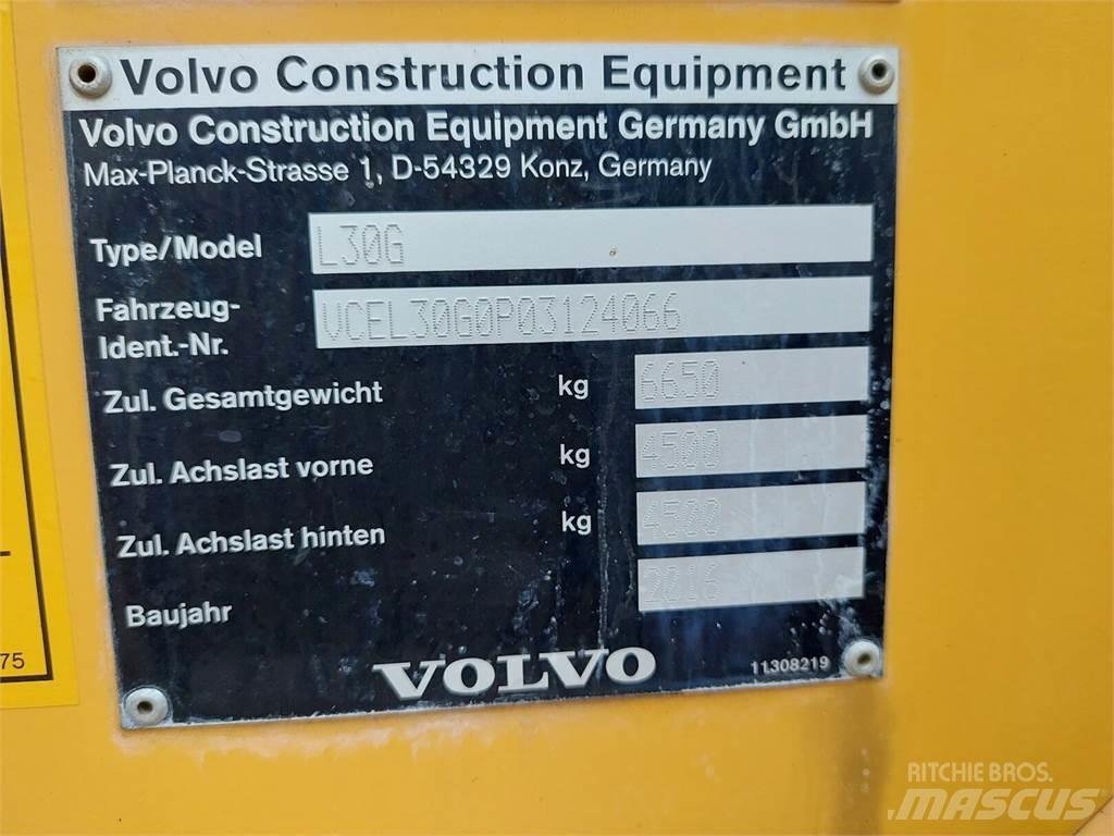 Volvo L30G Kolesni nakladalci