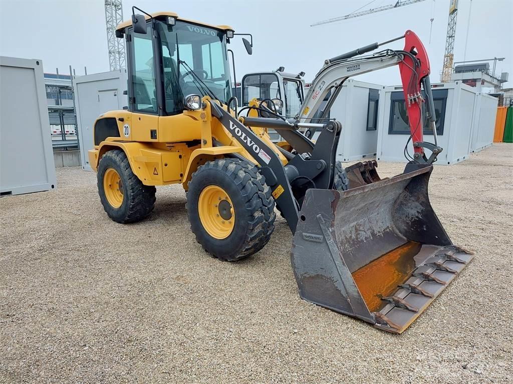 Volvo L30G Kolesni nakladalci