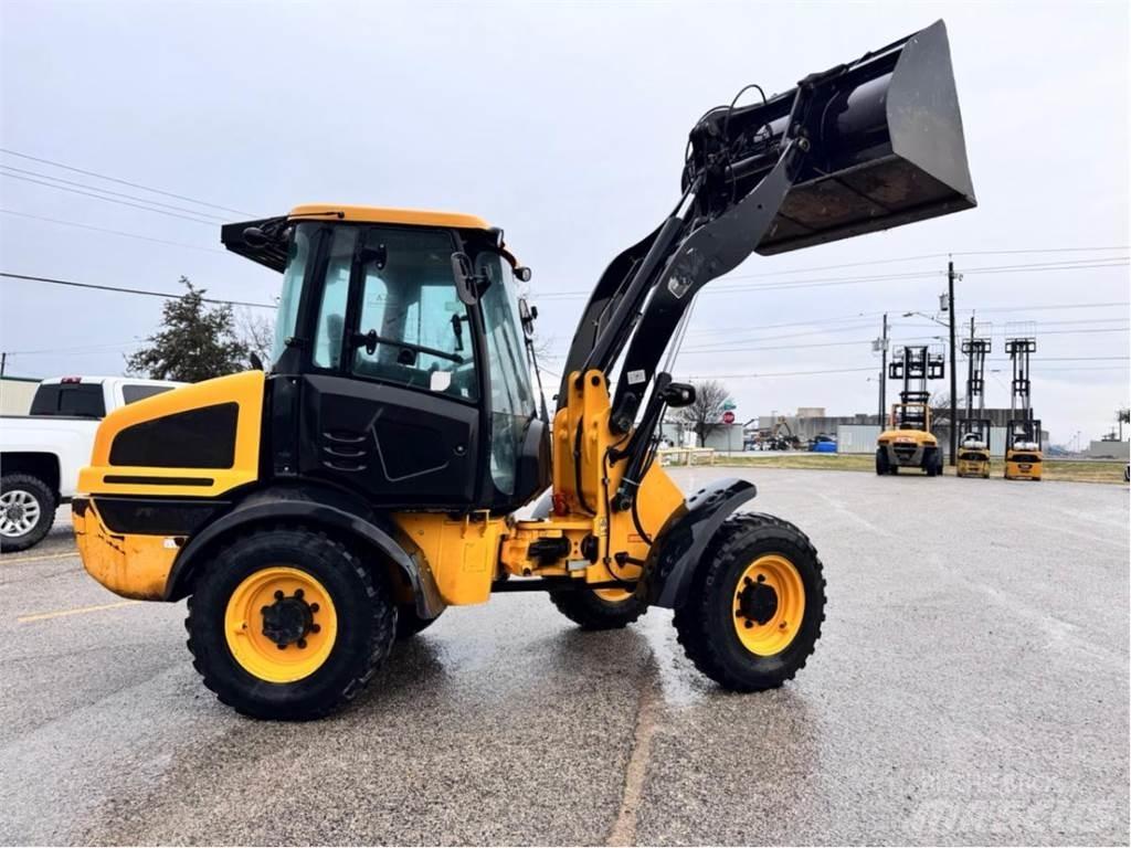 JCB 409 Kolesni nakladalci