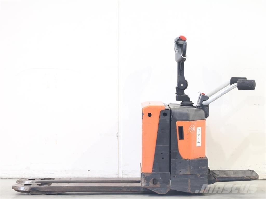 BT LPE200/8 Ročni električni viličar