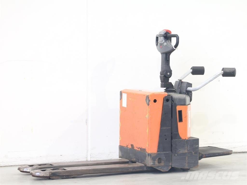 BT LPE200/8 Ročni električni viličar