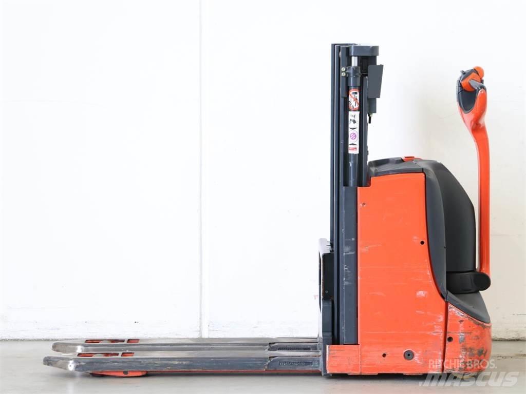 Linde D06/1160-00 Ročni električni viličar