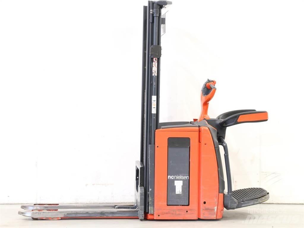 Linde D12AP/1173-01 Ročni električni viličar