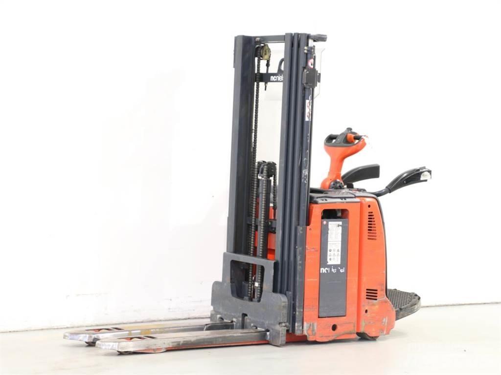 Linde D12AP/133 Ročni električni viličar