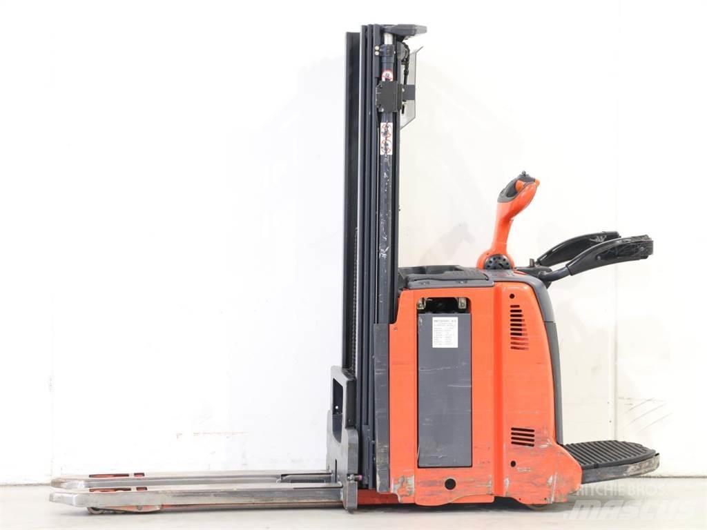 Linde D12AP/133 Ročni električni viličar