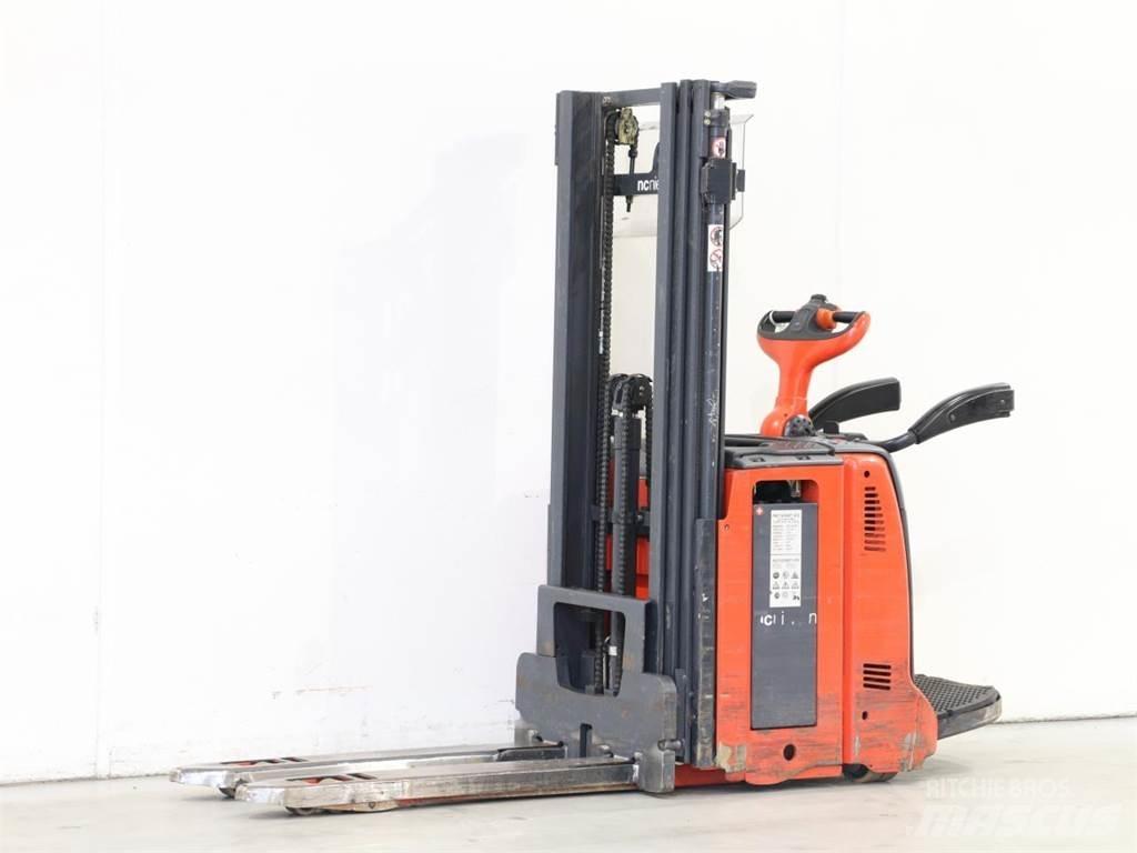 Linde D12AP/133 Ročni električni viličar