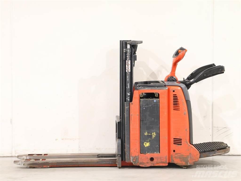 Linde D12AP/133-00 Ročni električni viličar