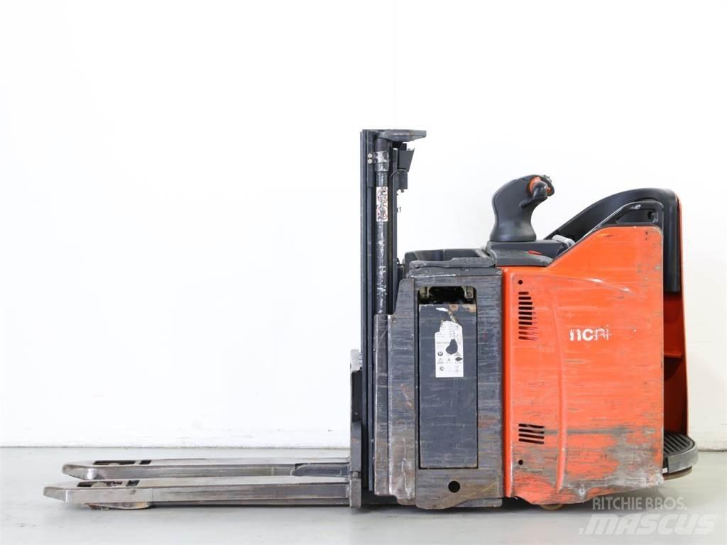 Linde D12HPSP/133 Ročni električni viličar
