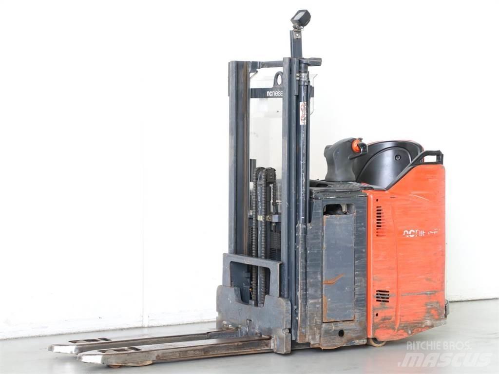 Linde D12SP/133 Ročni električni viličar