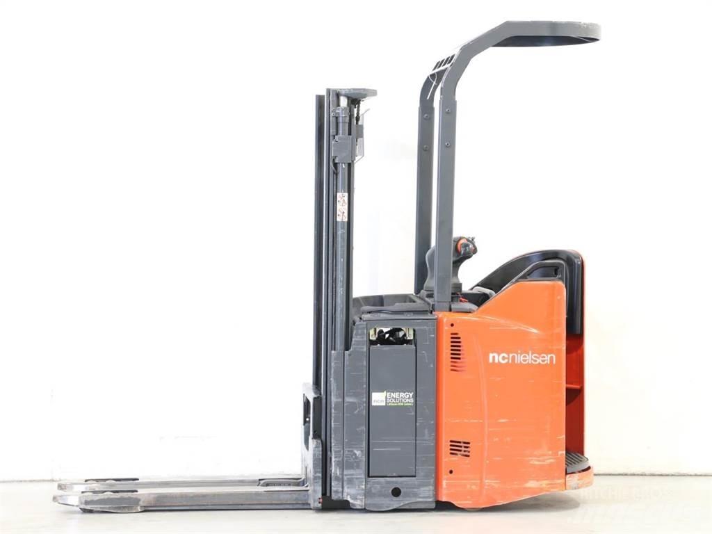 Linde D12SP/133 Ročni električni viličar
