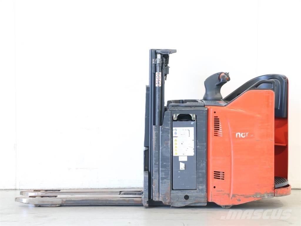 Linde D12SP/133-01 Ročni električni viličar