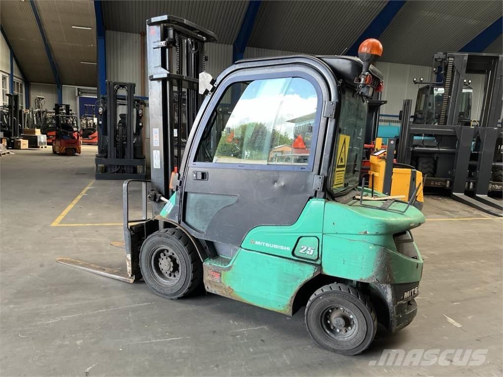 Mitsubishi FD25N Dizelski viličarji