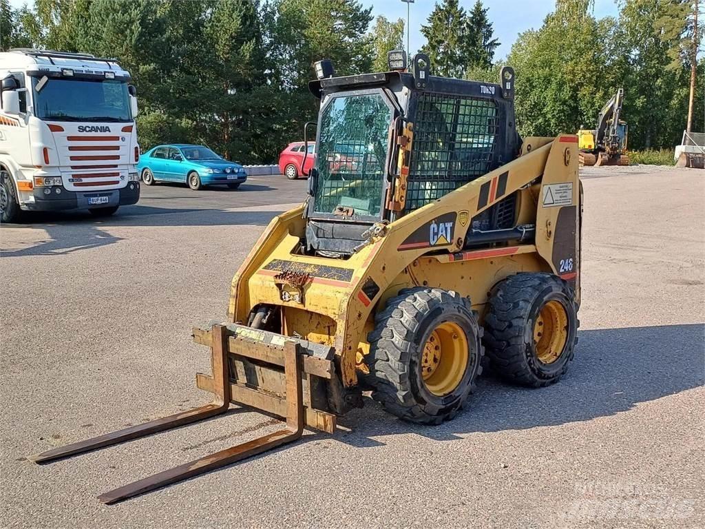 CAT 246 Skid steer mini nakladalci