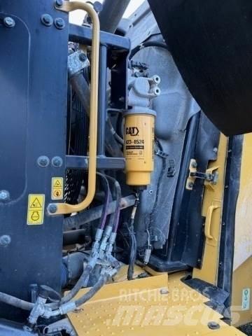 CAT 982M Kolesni nakladalci