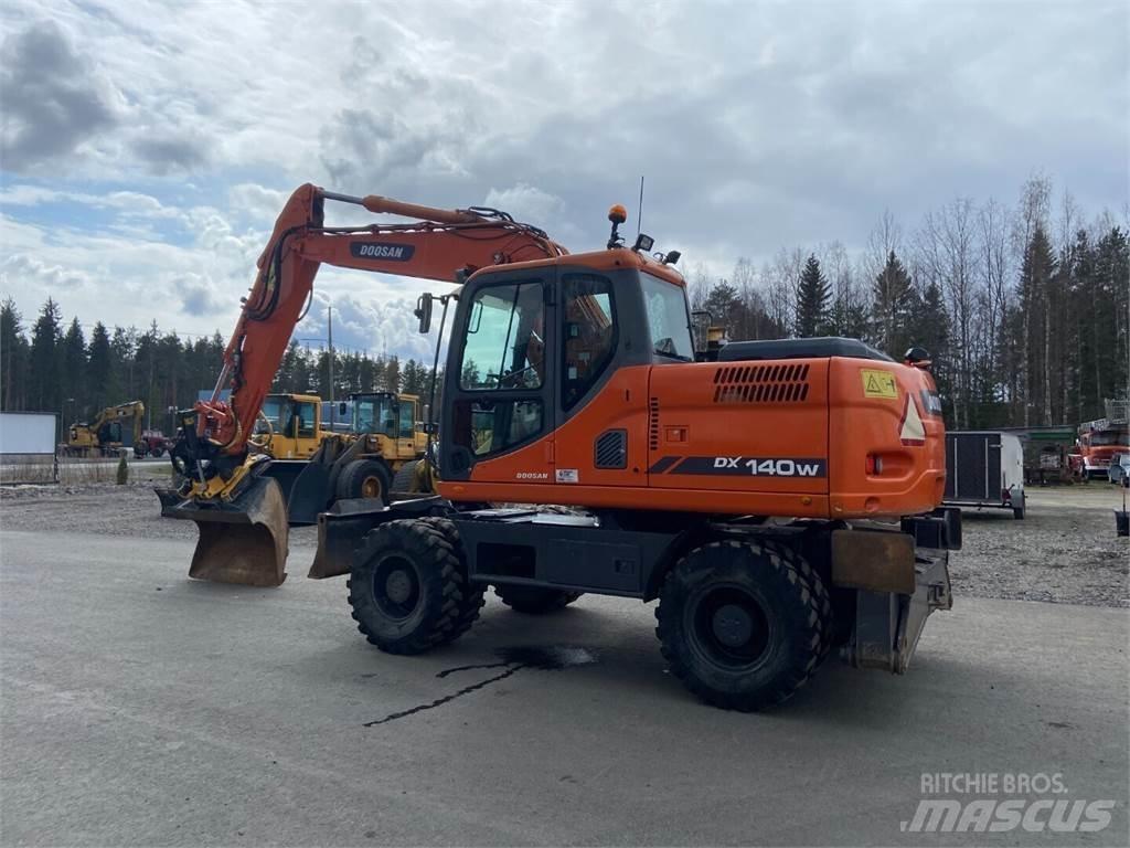 Doosan DX 140W Bagri na kolesih