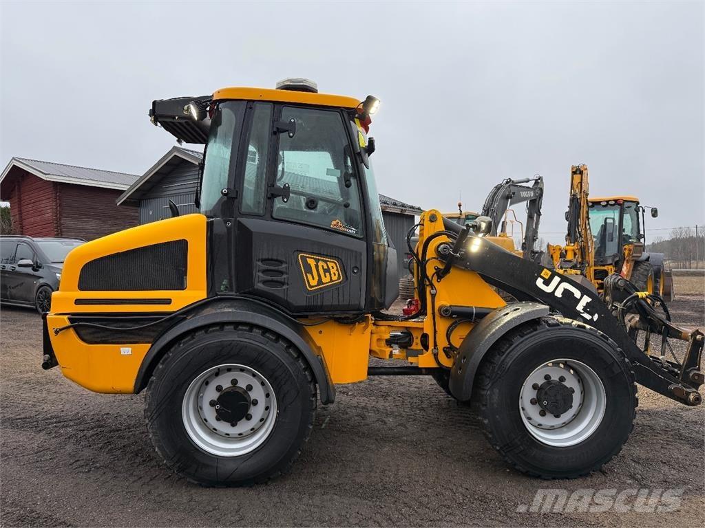 JCB 409 Kolesni nakladalci