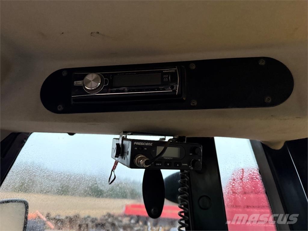 JCB 409 Kolesni nakladalci