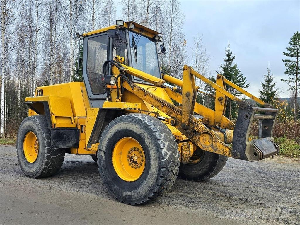 JCB 425 Kolesni nakladalci