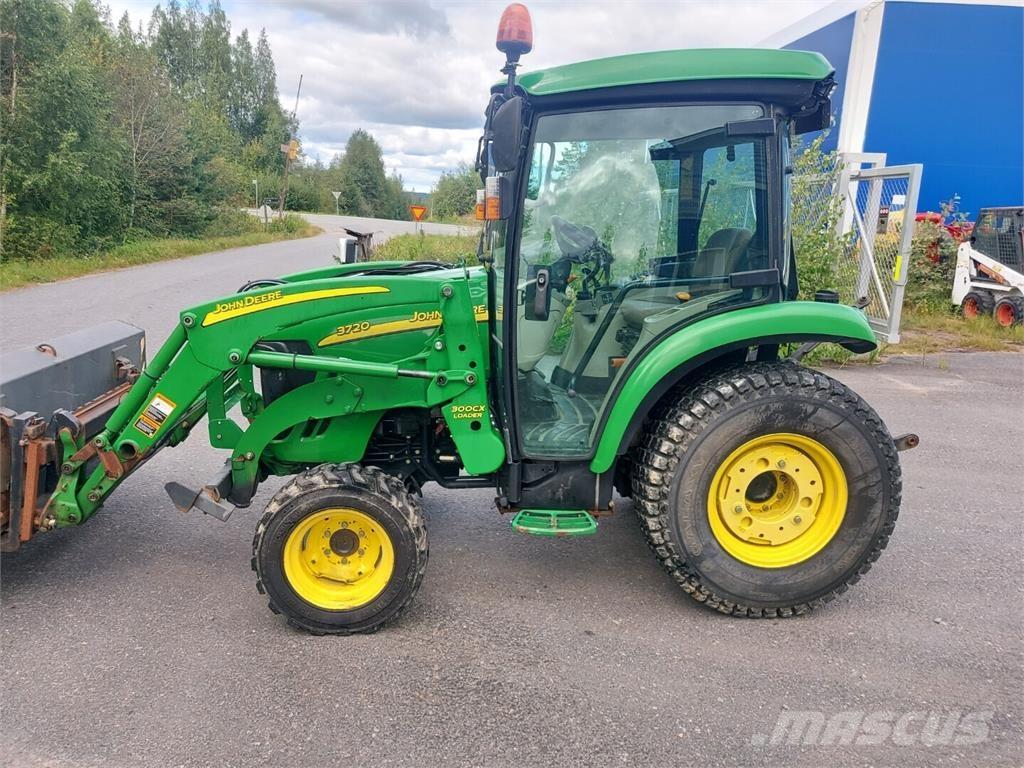 John Deere 3720 Traktorji
