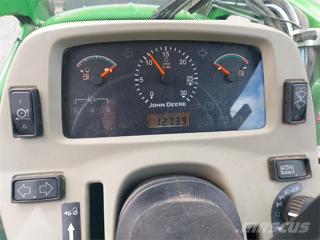 John Deere 3720 Traktorji