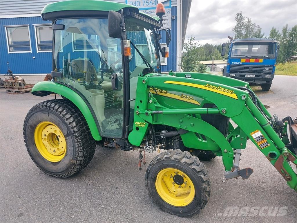 John Deere 3720 Traktorji