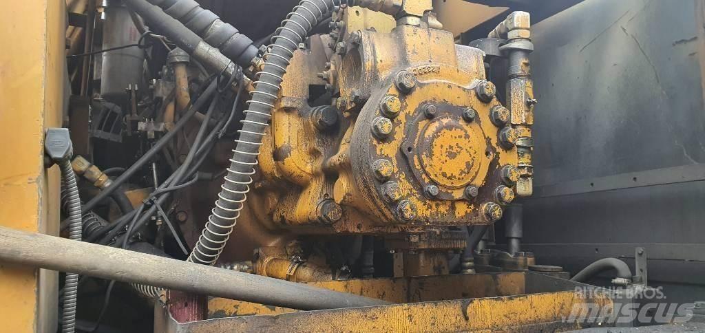 Komatsu PC300-3 Bagri goseničarji