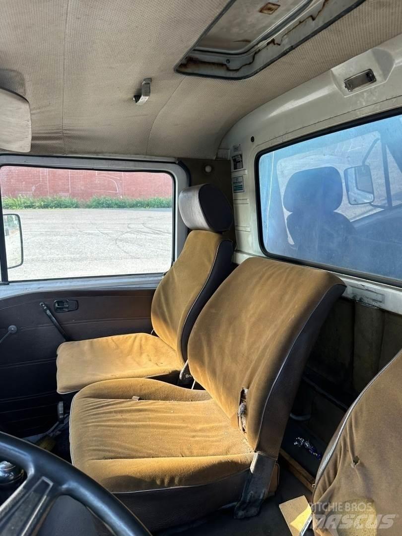 MAN Vw 9.136 Tovornjaki s ponjavo