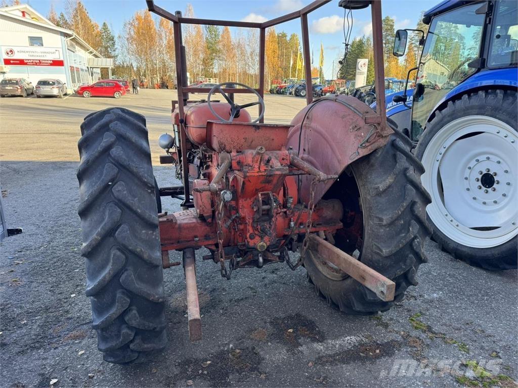 Nuffield 460 Traktorji