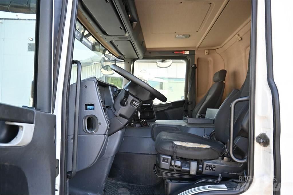 Scania P320 4x2 Tovornjaki zabojniki