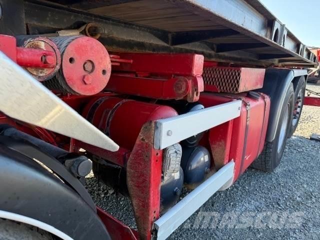 Scania R124G Tovornjaki z žerjavom