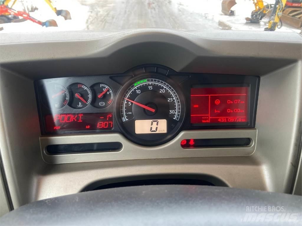 Sisu C 600 2+2 Tovornjaki za prevoz gozdnih strojev