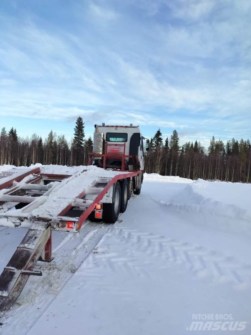 Sisu E13 500HV Avtotransporterji