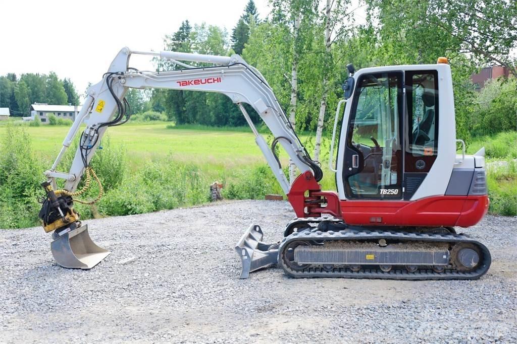 Takeuchi TB250 Mini bagri <7t