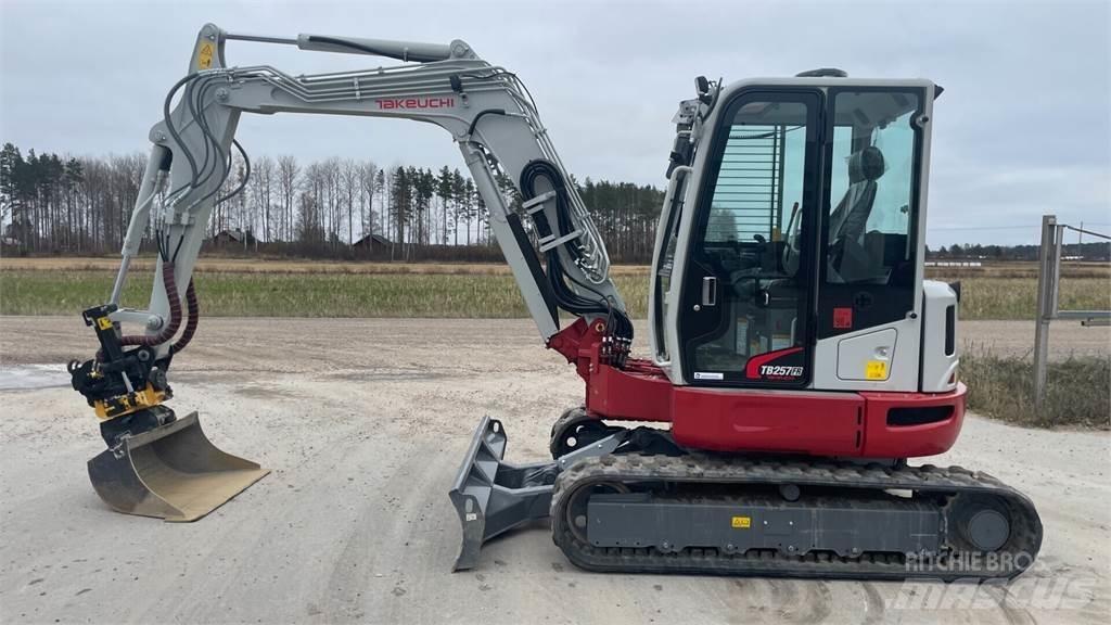 Takeuchi TB257FR Mini bagri <7t