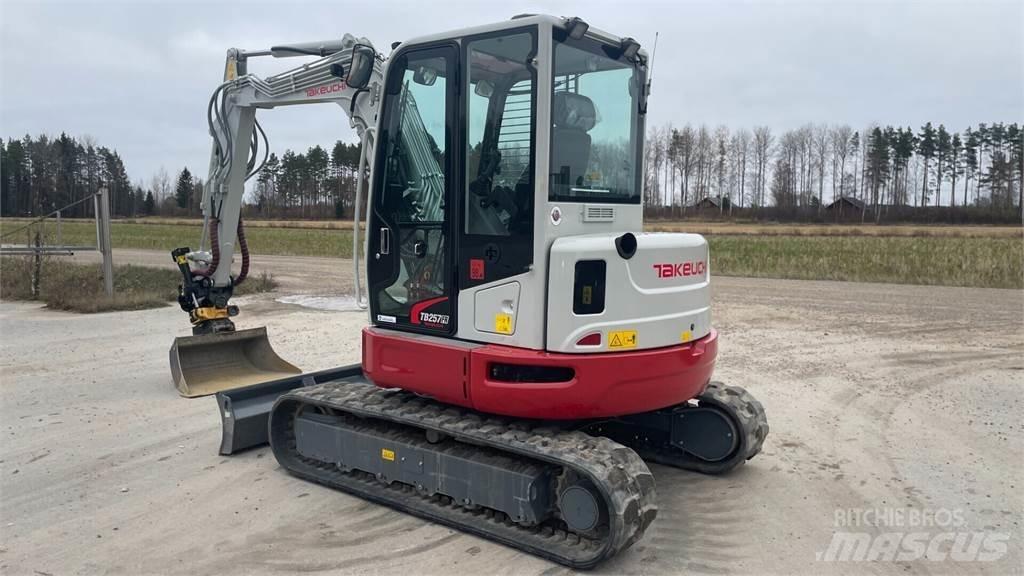 Takeuchi TB257FR Mini bagri <7t