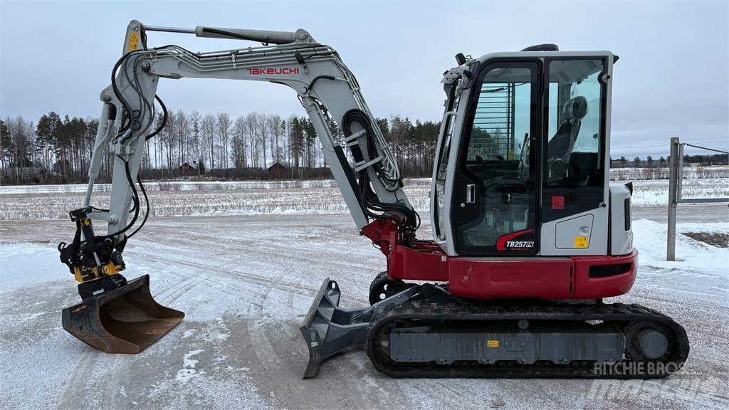 Takeuchi TB257FR Mini bagri <7t