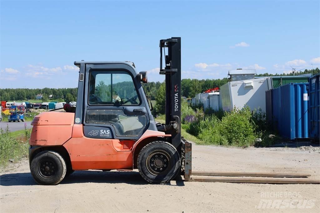 Toyota 7FD40 Dizelski viličarji