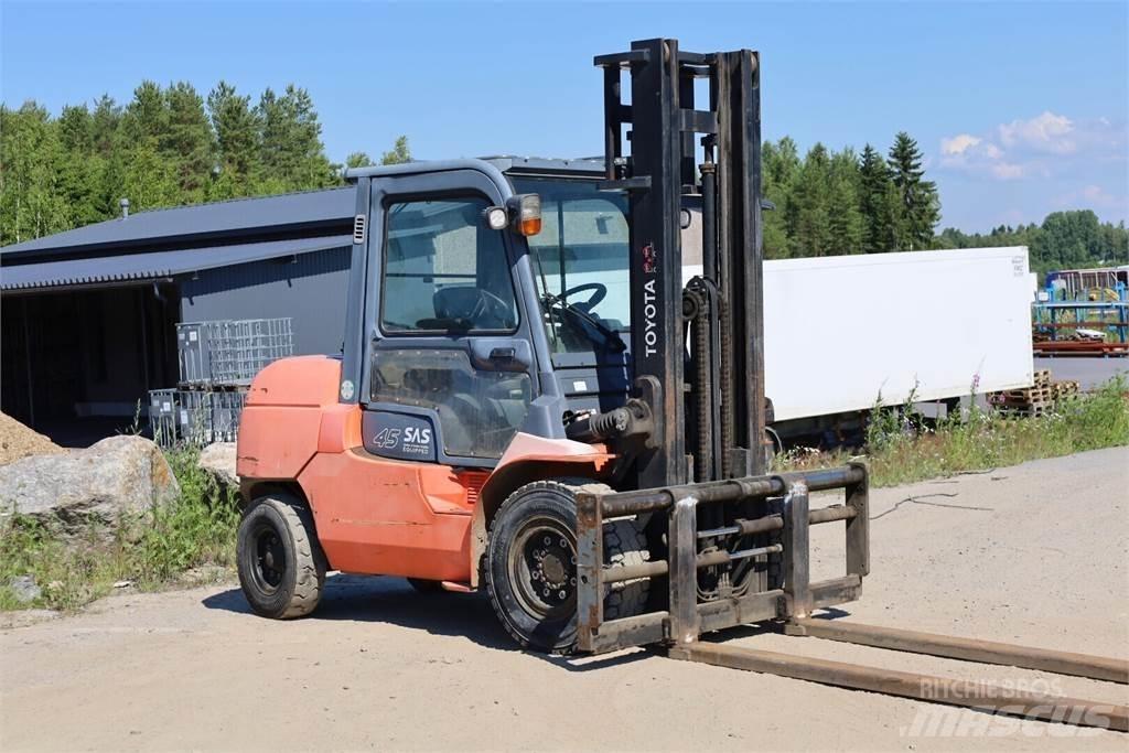 Toyota 7FD40 Dizelski viličarji
