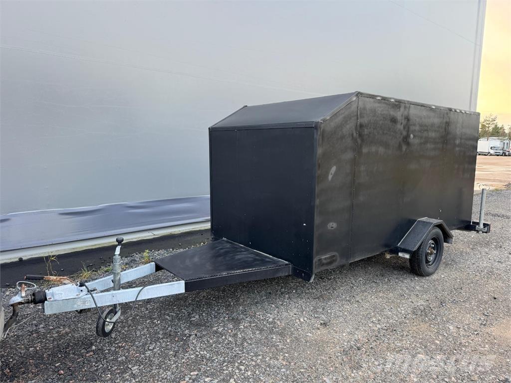  Umpiperäkärry Avto prikolice