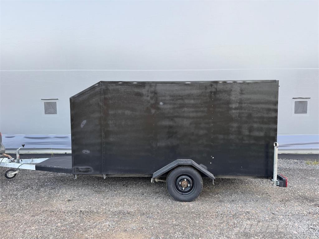  Umpiperäkärry Avto prikolice