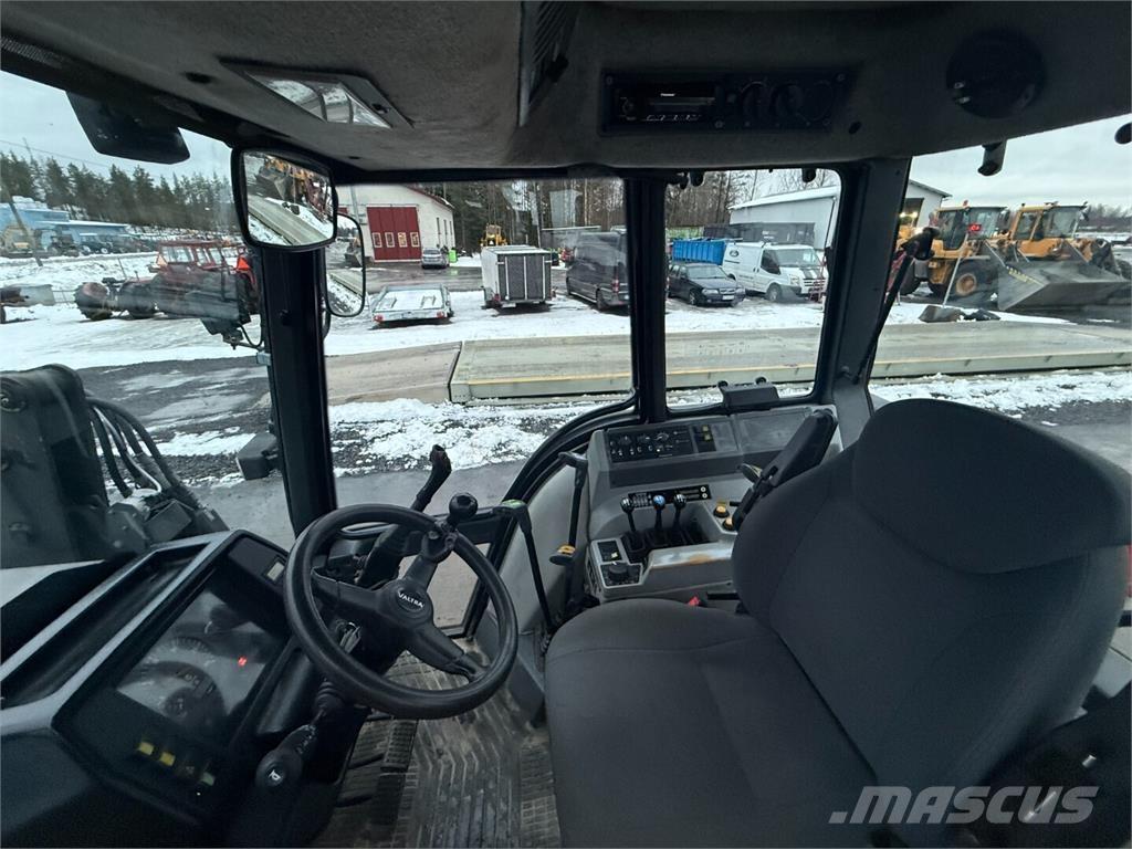 Valmet 8100 Turbo Traktorji