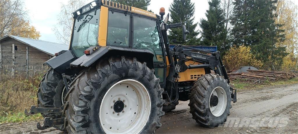 Valtra 8450 Traktorji