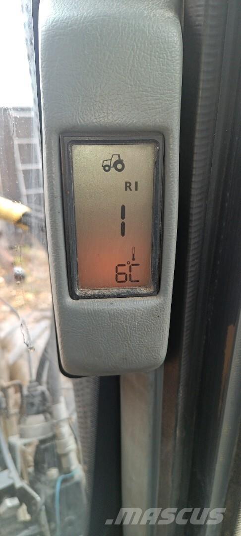 Valtra 8450 Traktorji