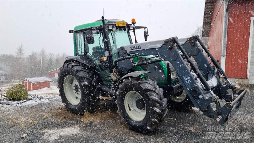 Valtra A92 Traktorji