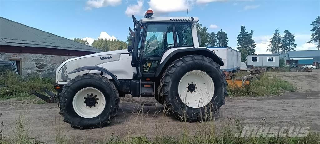 Valtra T 180 Traktorji