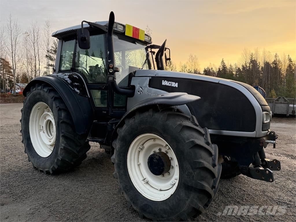 Valtra T190 Traktorji