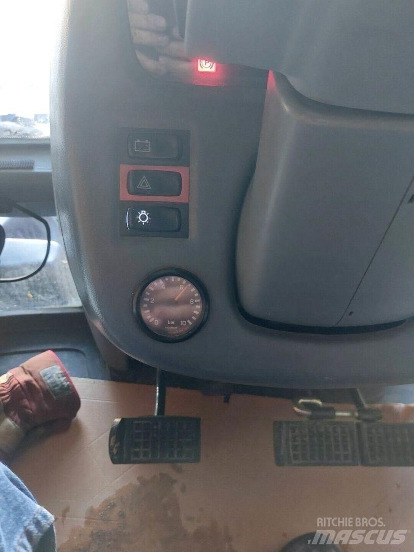 Valtra T202 D Traktorji