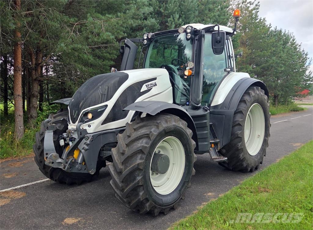 Valtra T254 Versu Traktorji