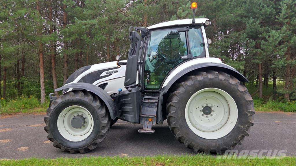 Valtra T254 Versu Traktorji