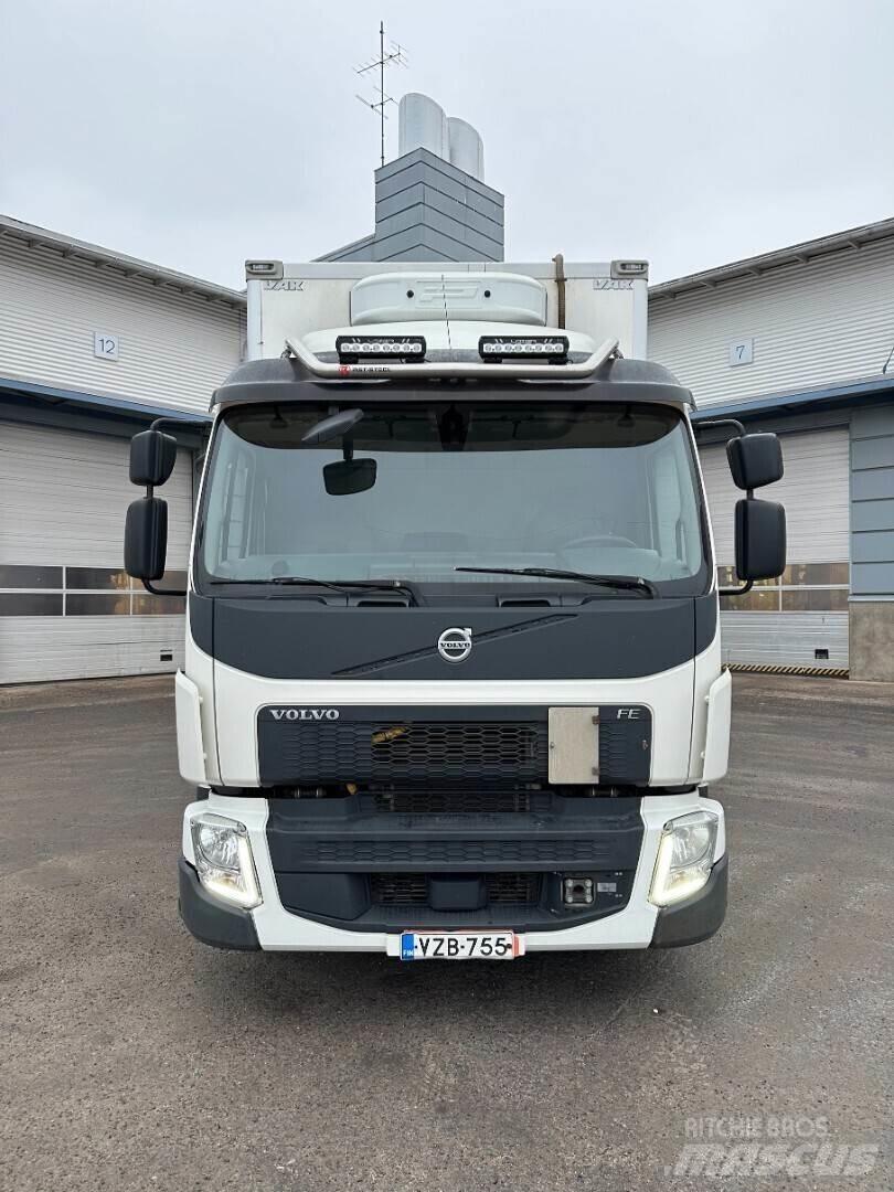 Volvo FE320 4x2 Tovornjaki zabojniki